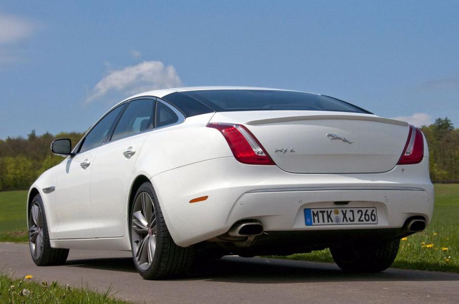  Jaguar XJ Sport 2012 года  (фото 30 из 39)